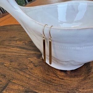 14KYG Linear Stick Earrings